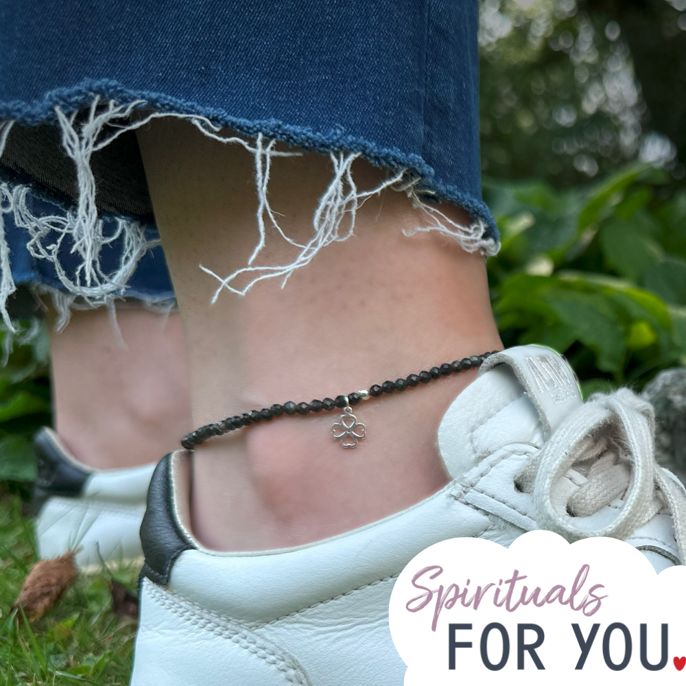 Fußkettchen „Obsidian & Kleeblatt silber“ (3 mm Perlen, facettiert) für Schutz & Vertrauen