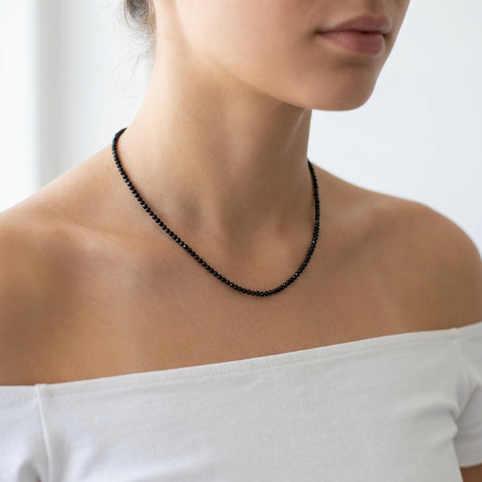 Edelsteinkette „Midnight Glow“ mit schwarzem Spinell, silber – Eleganz & innere Stärke