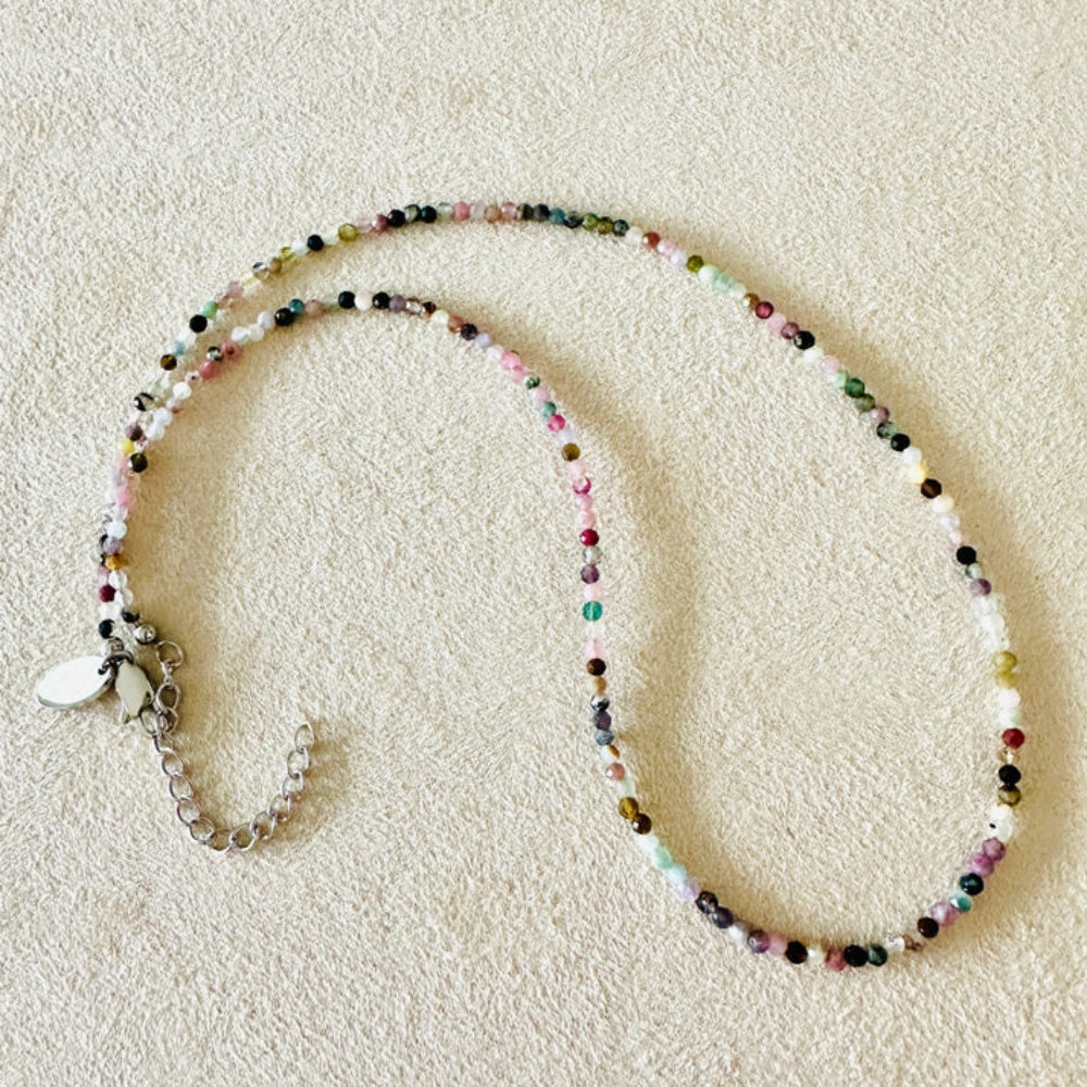 Edelsteinkette „Chakra Glow“ mit buntem Turmalin, silber – Eleganz & innere Balance