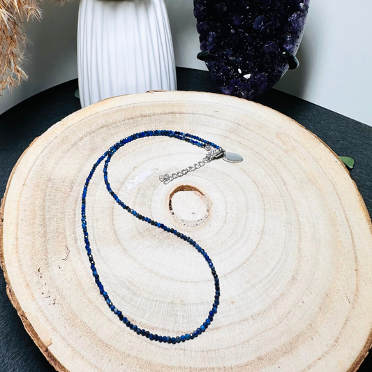 Edelsteinkette „Celestial Blue“ mit Lapislazuli, silber – Eleganz & innere Klarheit