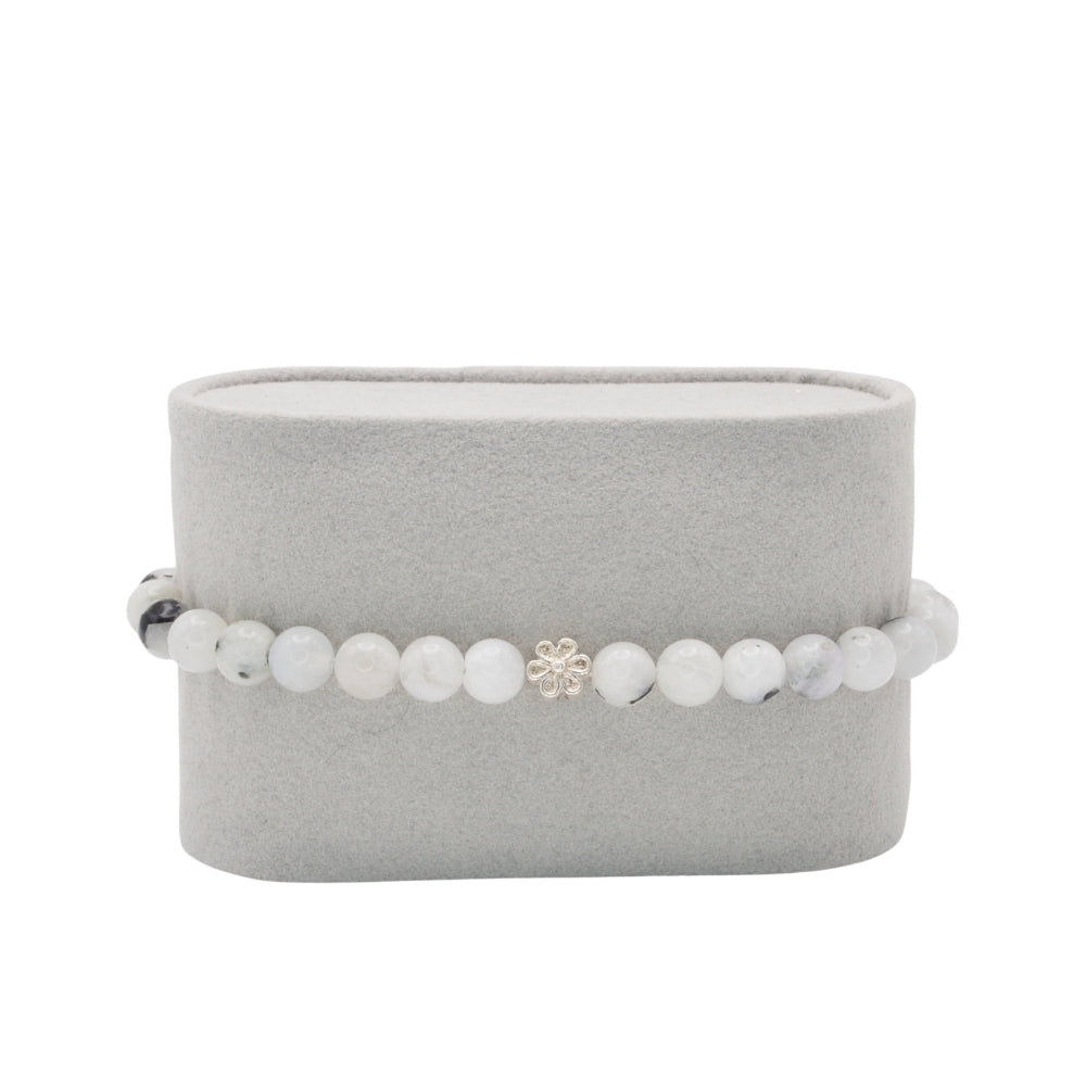 Edelsteinarmband „Regenbogen-Mondstein & Blume Silber“ (6mm Perlen) für Intuition, Harmonie & innere Ruhe