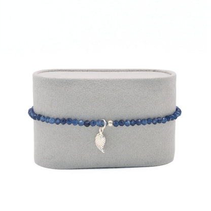 Edelsteinarmband „Saphir & Feder silber“ (3mm Perlen, facettiert) für Weisheit, Leichtigkeit & innere Ruhe