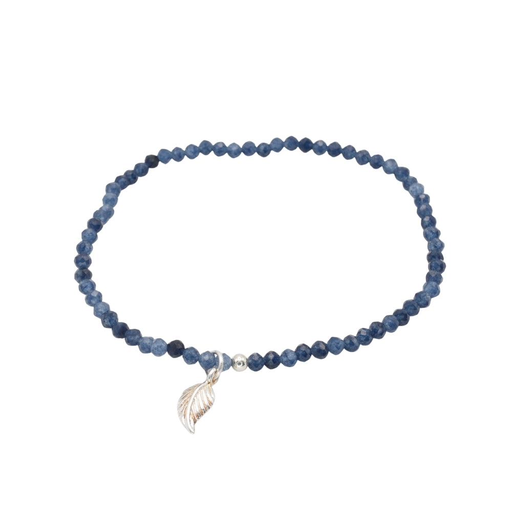 Edelsteinarmband „Saphir & Feder silber“ (3mm Perlen, facettiert) für Weisheit, Leichtigkeit & innere Ruhe