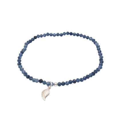 Edelsteinarmband „Saphir & Feder silber“ (3mm Perlen, facettiert) für Weisheit, Leichtigkeit & innere Ruhe