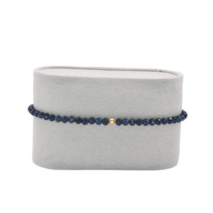 Edelsteinarmband „Saphir & Gold“ (3mm Perlen, facettiert) für Weisheit, Leichtigkeit & innere Ruhe