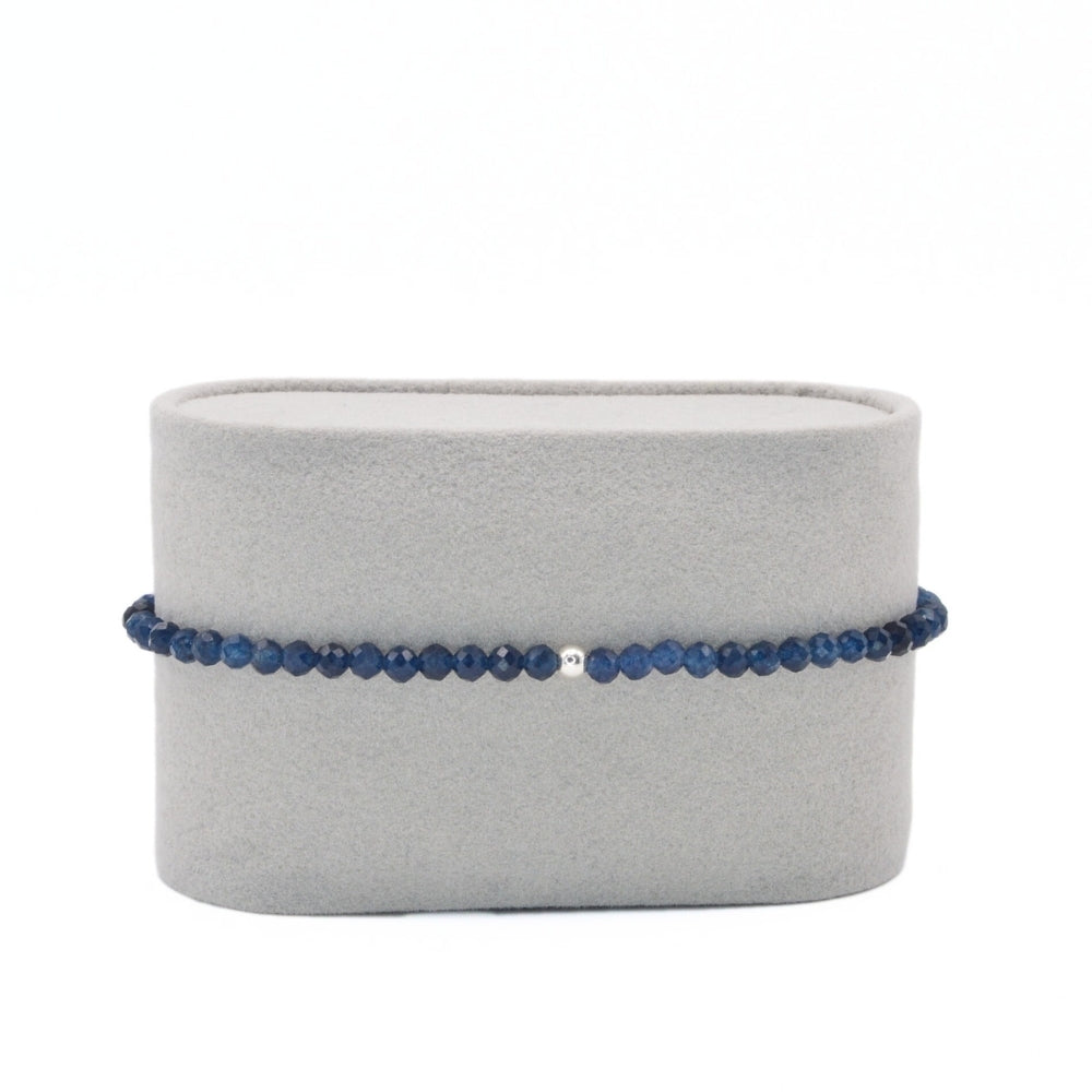 Edelsteinarmband „Saphir & Silber“ (3mm Perlen, facettiert) für Weisheit, Klarheit & innere Ruhe