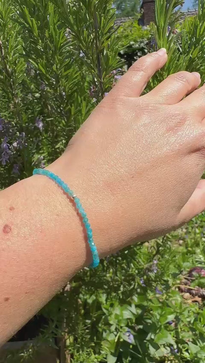 Edelsteinarmband Apatit blau, 3mm Perlen, facettiert, handgefertigt