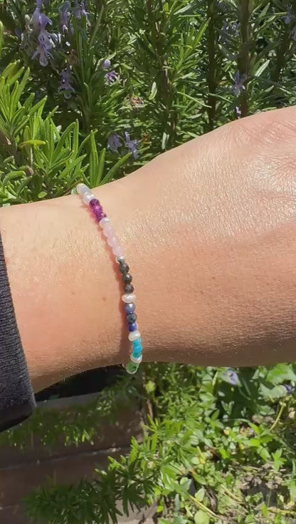 Edelsteinarmband "Soul Harmony" mit 9 Edelsteinen & Süßwasserperlen, 3mm Perlen, handgefertigt